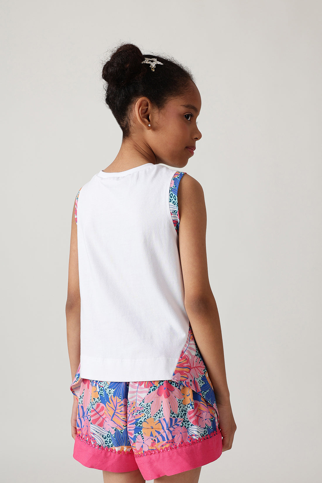 Girls White Sleeveless Solid Top by One Friday : Girls White Regular Fit