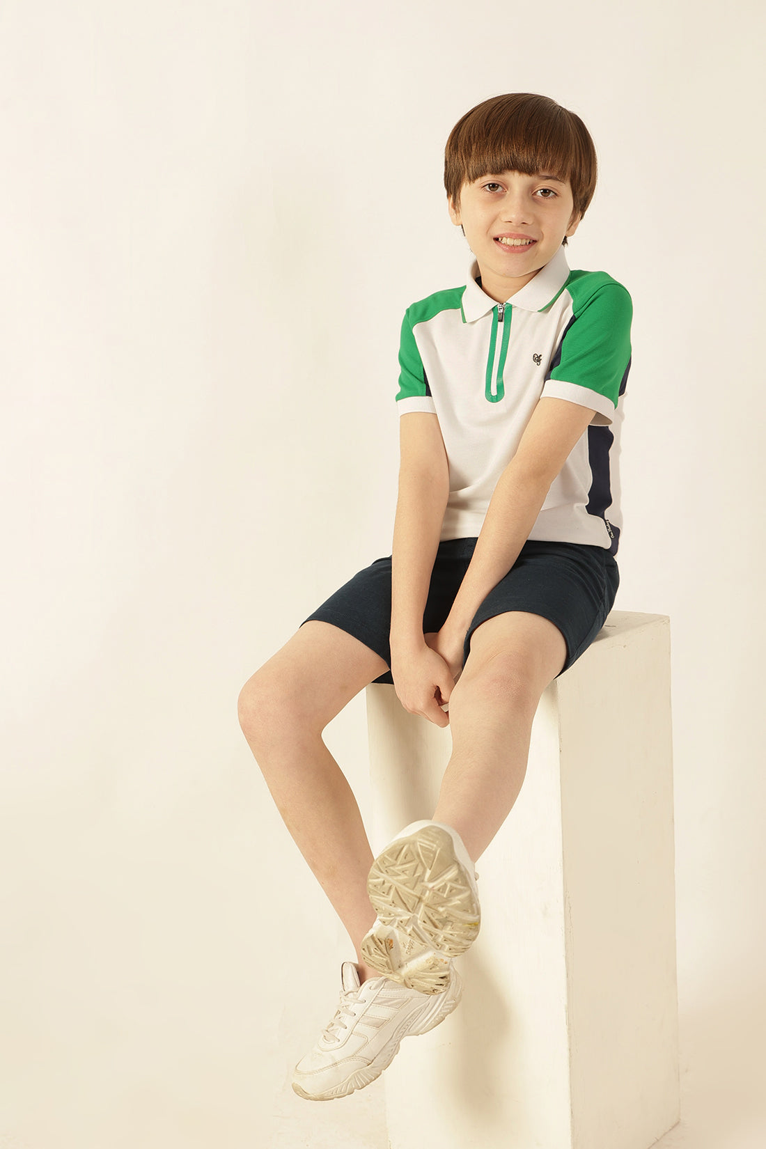 लड़कों के लिए मल्टी सॉलिड पोलो नेक लाइक्रा टी-शर्ट