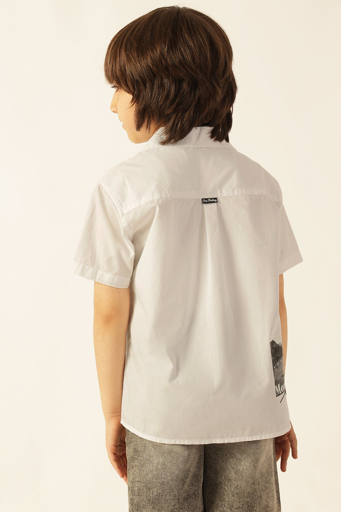 लड़कों के लिए सफ़ेद प्रिंटेड कॉटन शर्ट