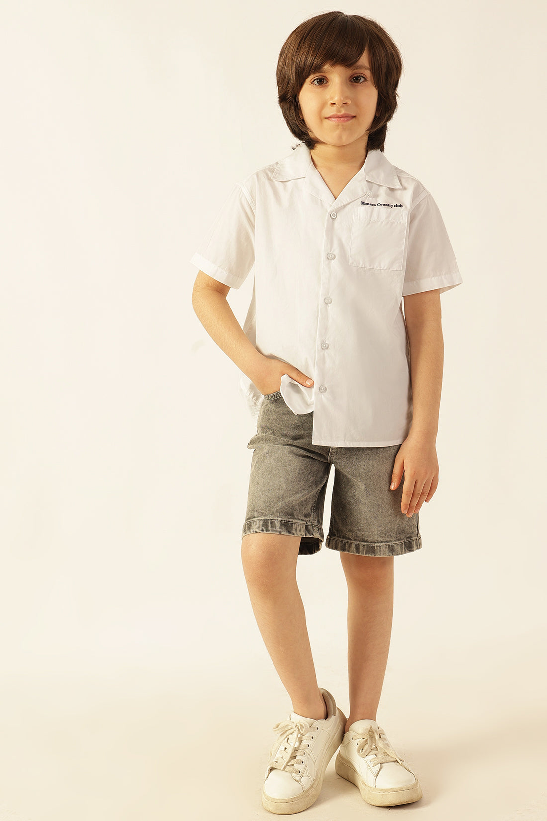 लड़कों के लिए सफ़ेद प्रिंटेड कॉटन शर्ट