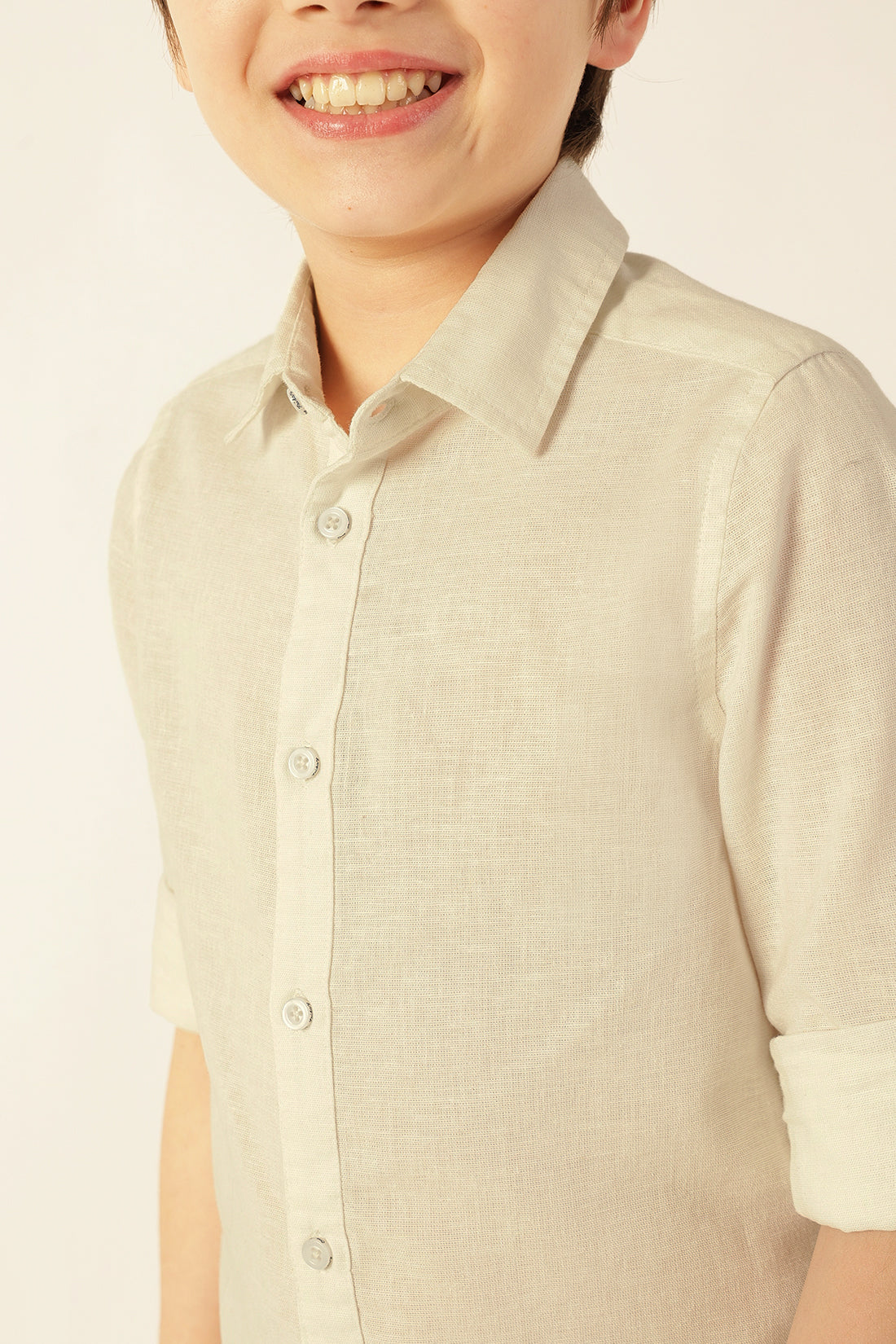 लड़कों की सफेद सॉलिड कॉटन शर्ट