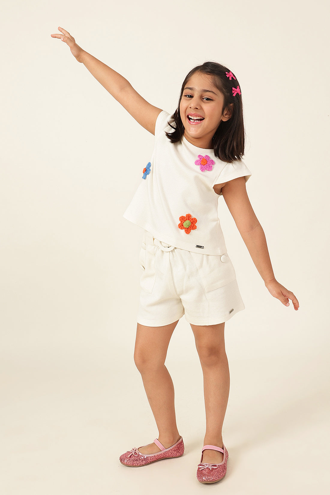 Girl's Off White Regular Fit Shorts