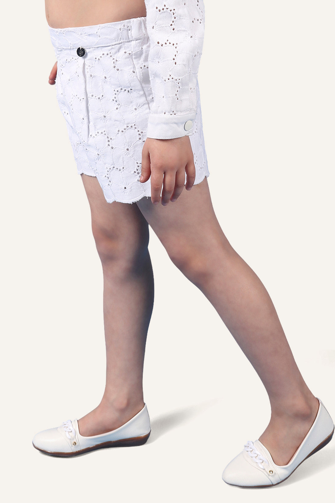 Girls white schiffli shorts with bow