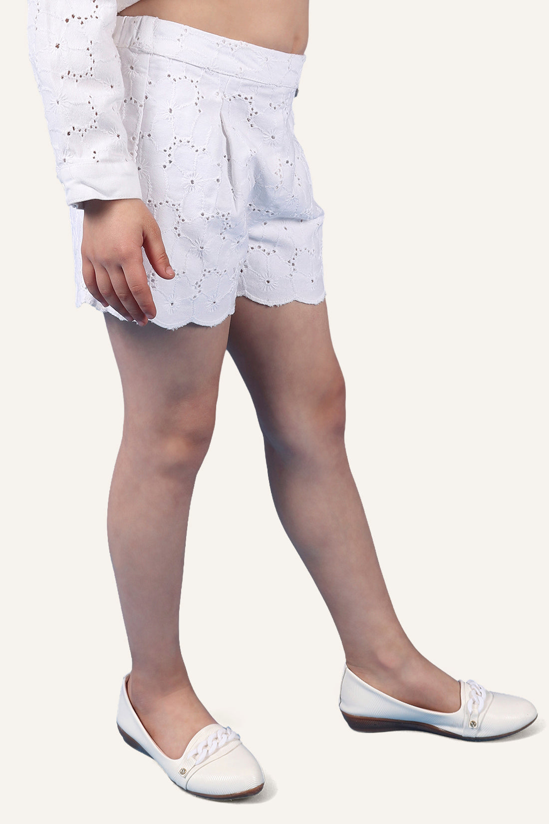 Girls white schiffli shorts with bow