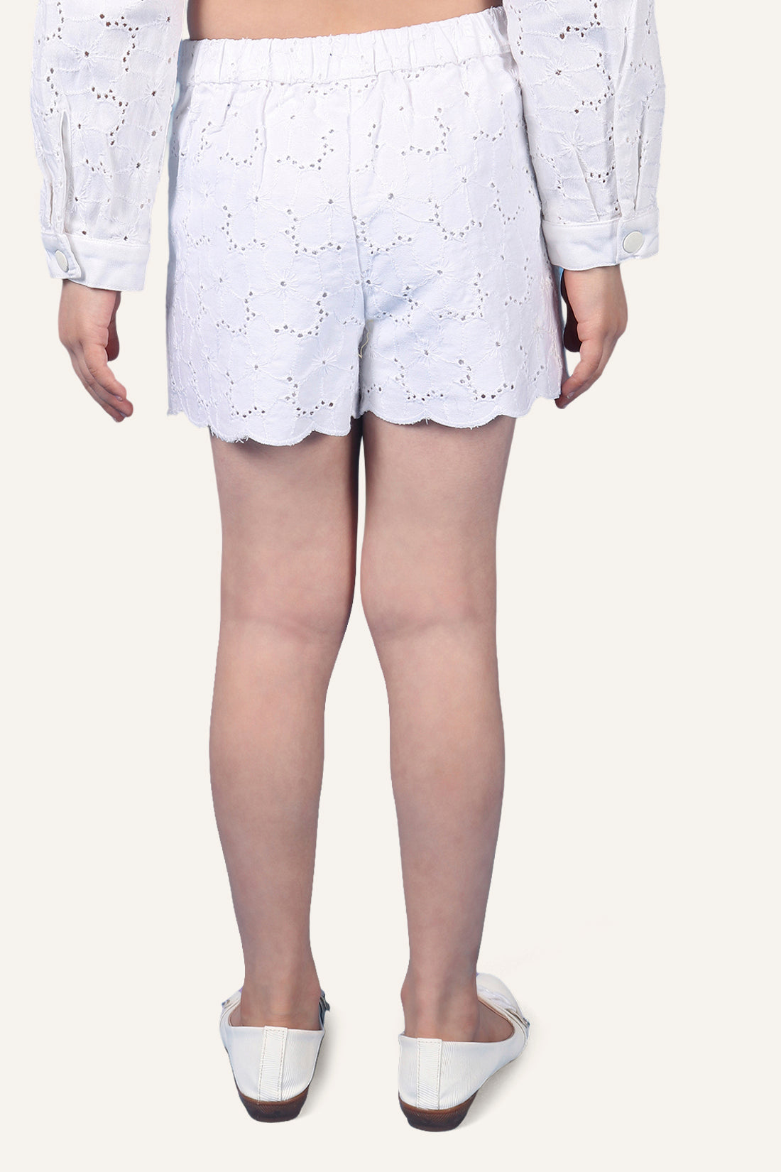 Girls white schiffli shorts with bow