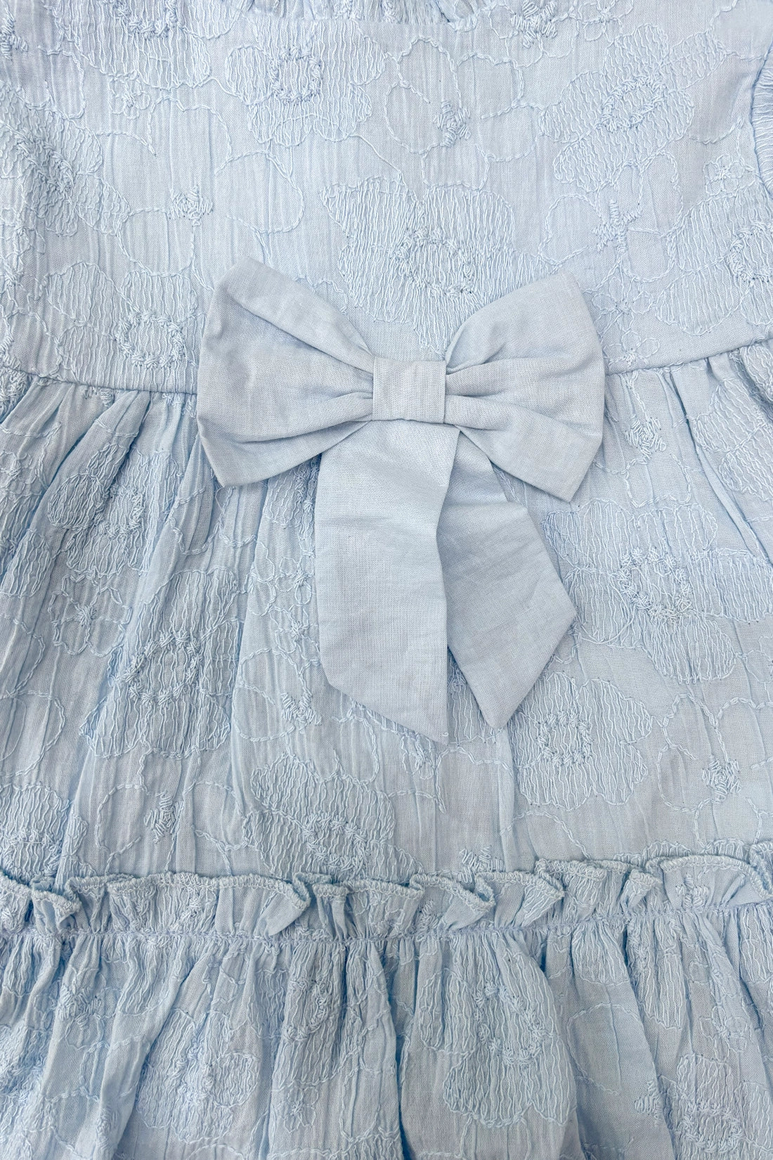 छोटी लड़कियों की नीली शिफली कॉटन ड्रेस