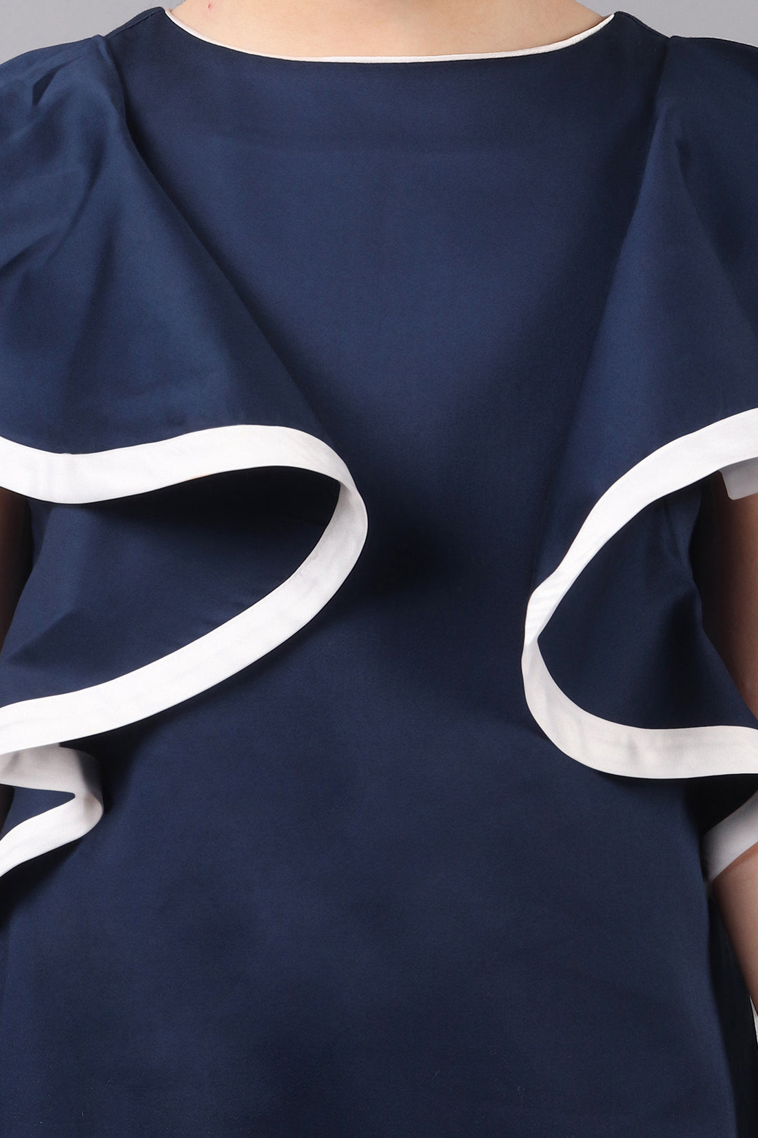 लड़कियों के लिए नेवी ब्लू सॉलिड ऑकेजन ड्रेस