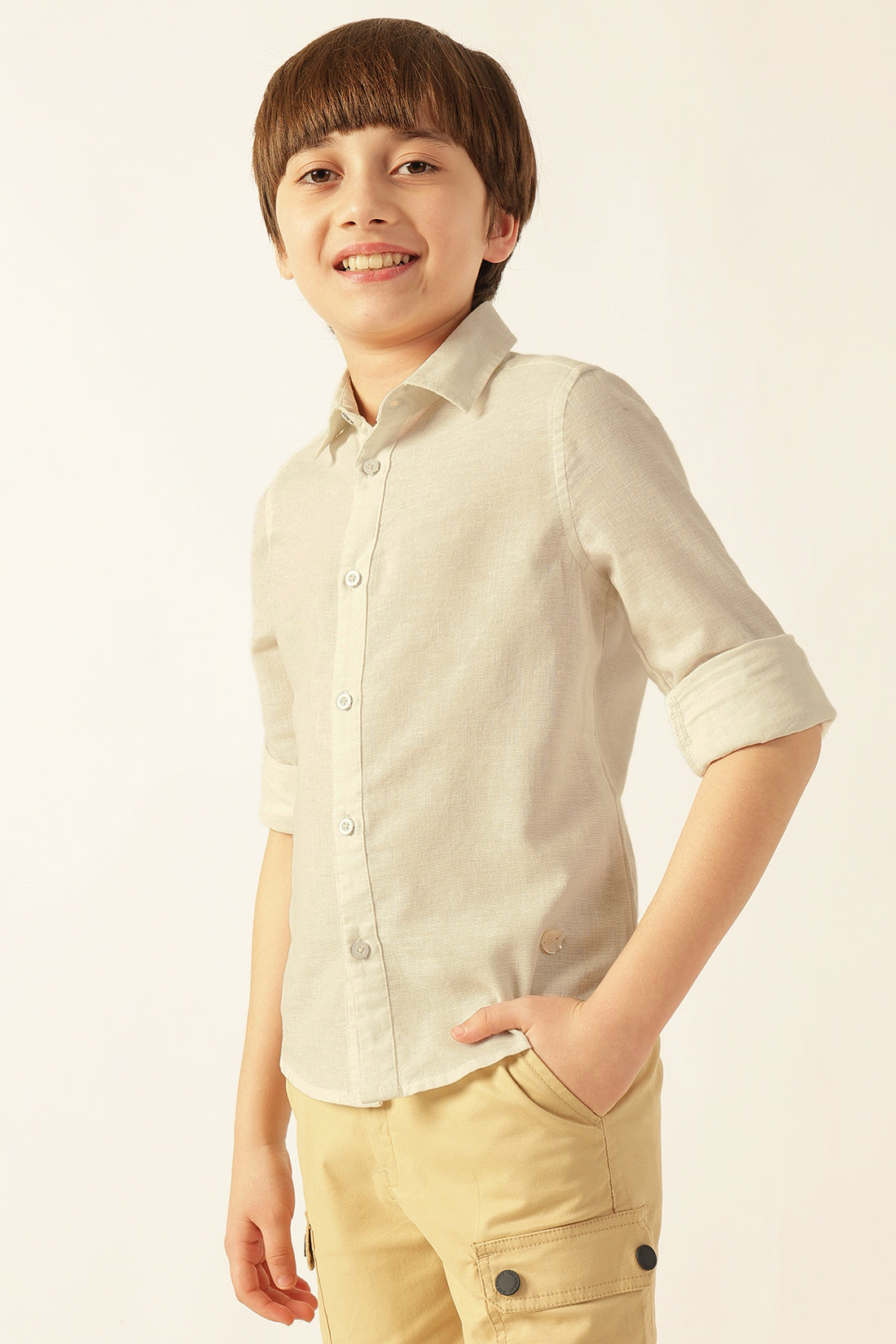 लड़कों की सफेद सॉलिड कॉटन शर्ट